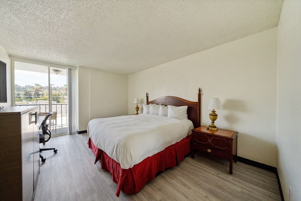 MC Pacific Inn & Suites gallery photo in Torrance, CA — image 9
