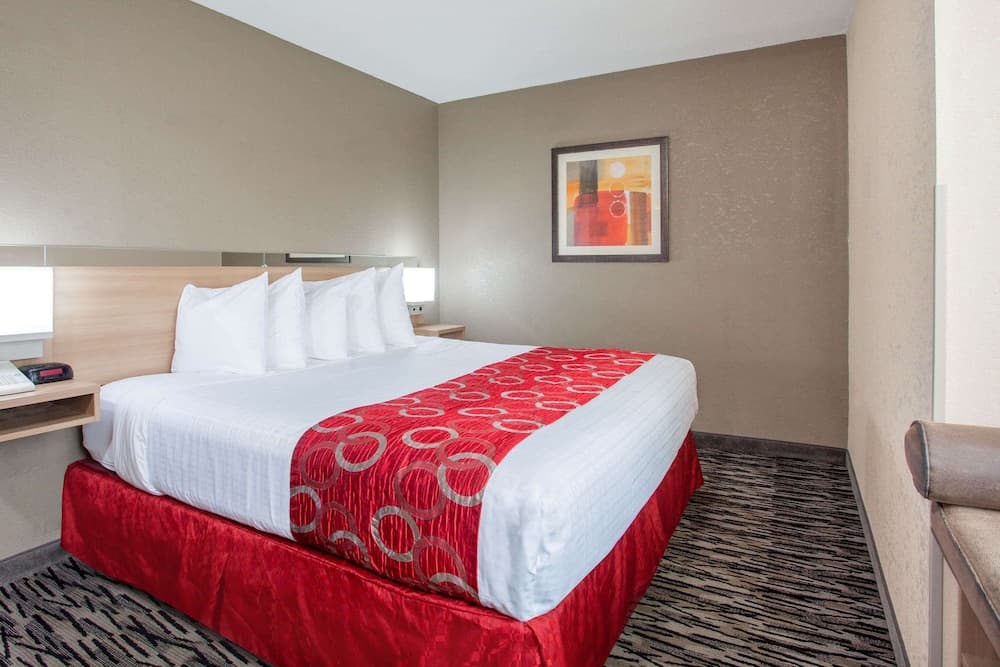 Microtel Inn & Suites by Wyndham Charleston WV gallery photo in South Charleston, WV — image 21