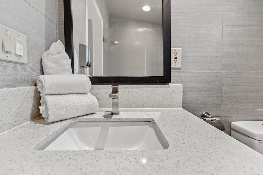 Le Blanc Inn & Suites gallery photo in El Monte, CA — image 40