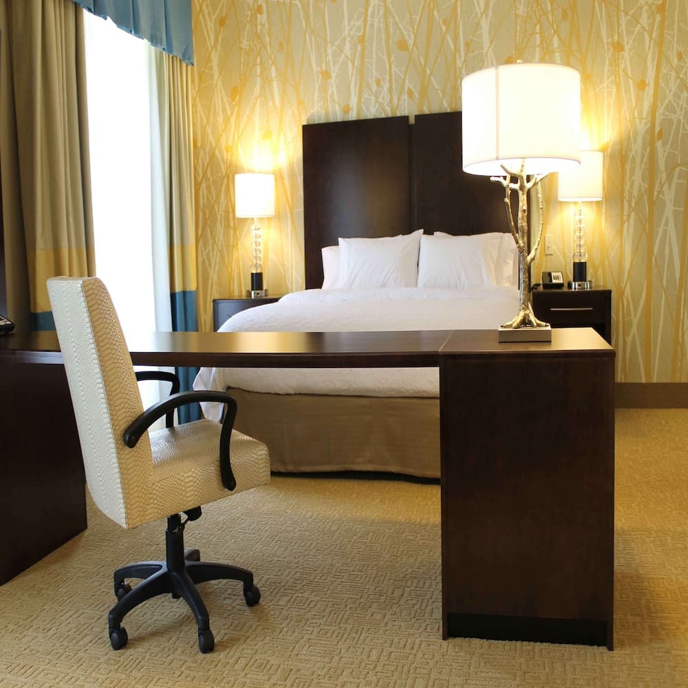 Hampton Inn & Suites Stroudsburg Pocono Mountains interior in Stroudsburg, PA — gallery photo 2