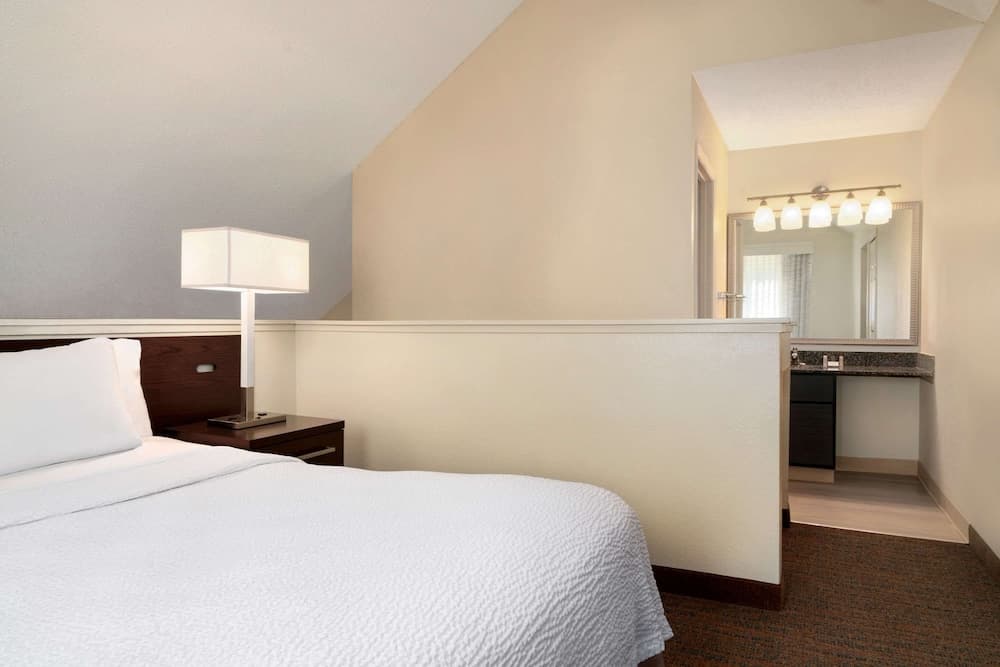 Hawthorn Suites by Wyndham Tinton Falls property views in Tinton Falls, NJ — gallery photo 3