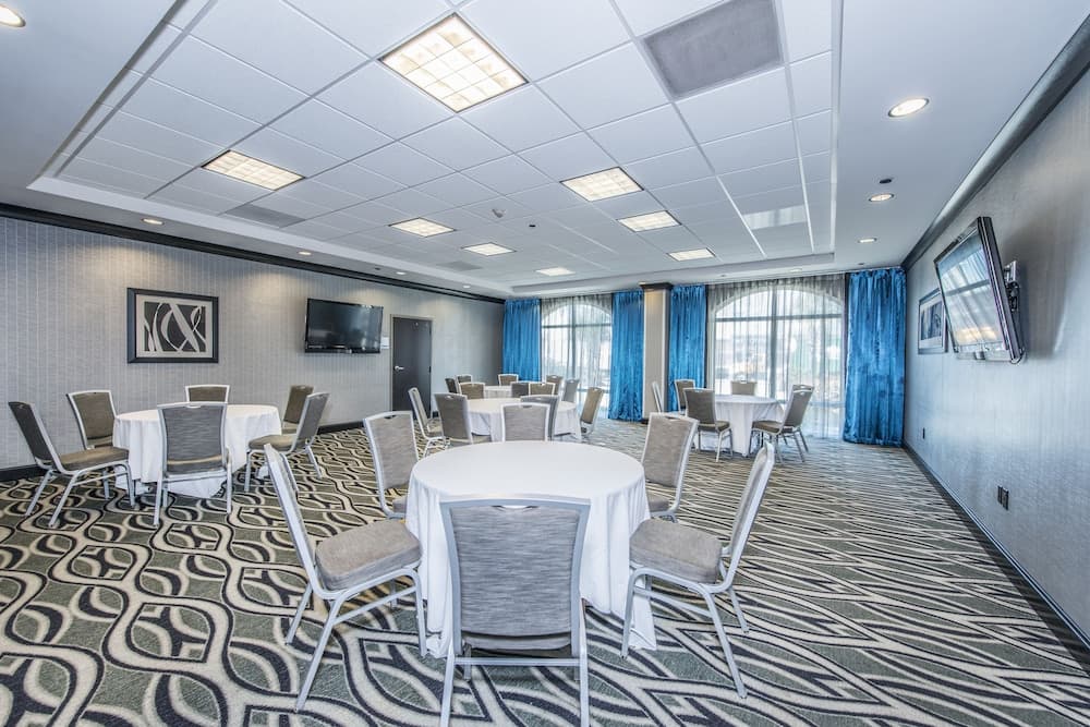 Holiday Inn Express & Suites Charleston Arpt-Conv Ctr Area gallery photo in North Charleston, SC — image 16