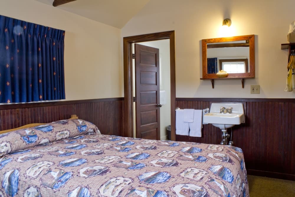 Lake Lodge Cabins - Inside the Park property views in Yellowstone National Park — gallery photo 3