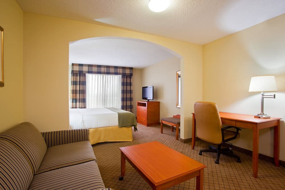 Holiday Inn Express Hotel & Suites Goshen by IHG interior in Goshen, IN — gallery photo 2
