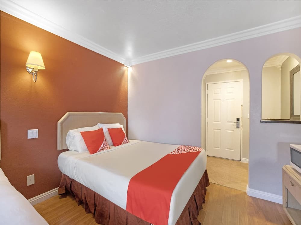 Hotel Avenida Victorville I 15 gallery photo in Victorville, CA — image 7