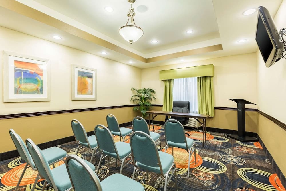 Comfort Suites Beaumont I-10 gallery photo in Beaumont, TX — image 9