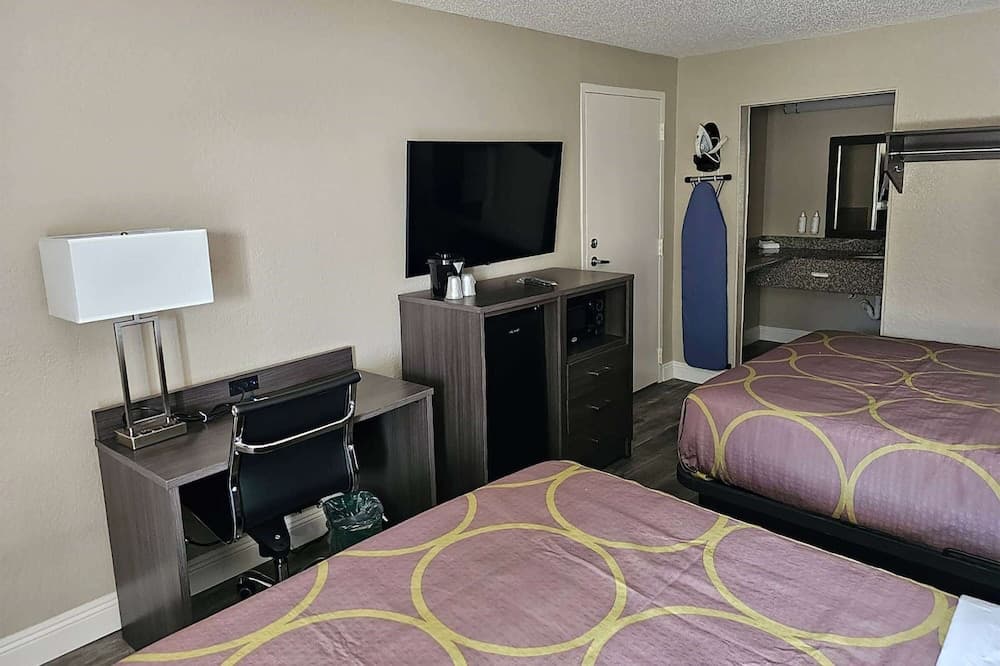 Super 8 by Wyndham Metairie gallery photo in Metairie, LA — image 5