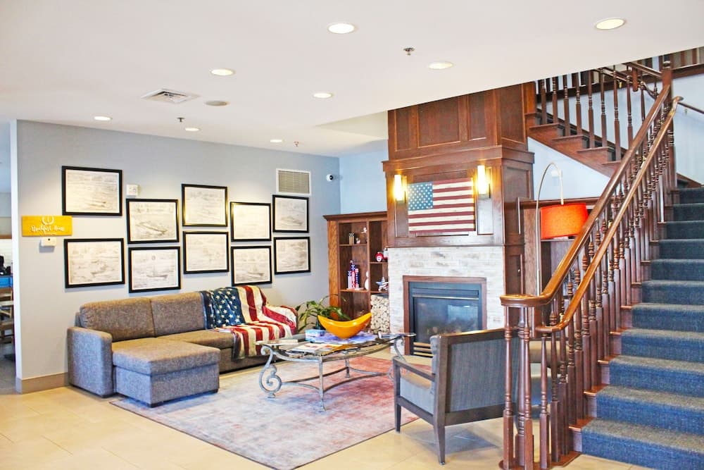 Independence Stay Hotel & Suites interior in Marinette, WI — gallery photo 2
