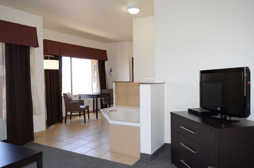 Holiday Inn Express Hotel & Suites Barstow-Outlet Center by IHG property views in Barstow, CA — gallery photo 3