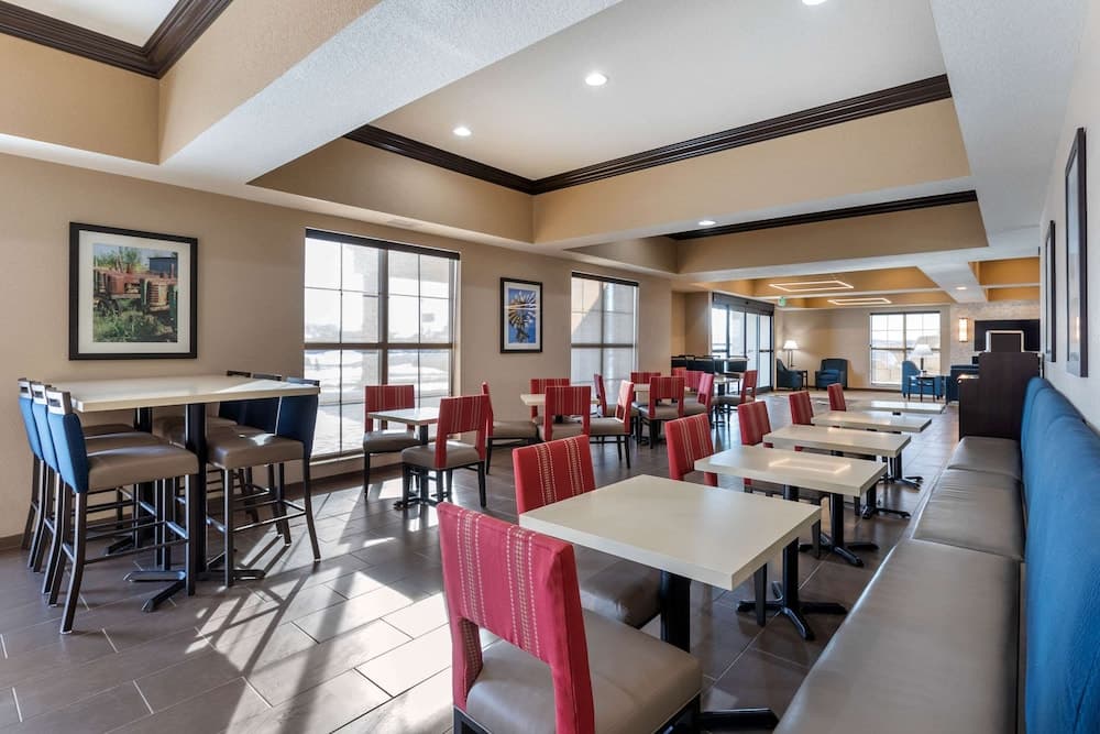 Comfort Inn & Suites Cedar Rapids CID Eastern Iowa Airport gallery photo in Cedar Rapids, IA — image 10