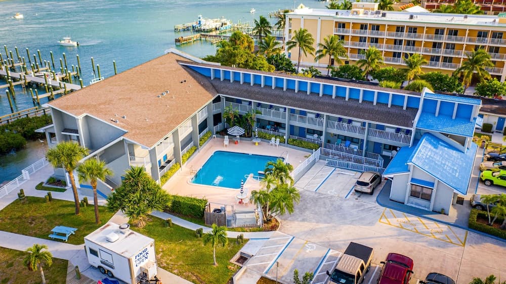 Dockside Inn & Resort featured exterior or lobby in Fort Pierce, FL — similar hotel