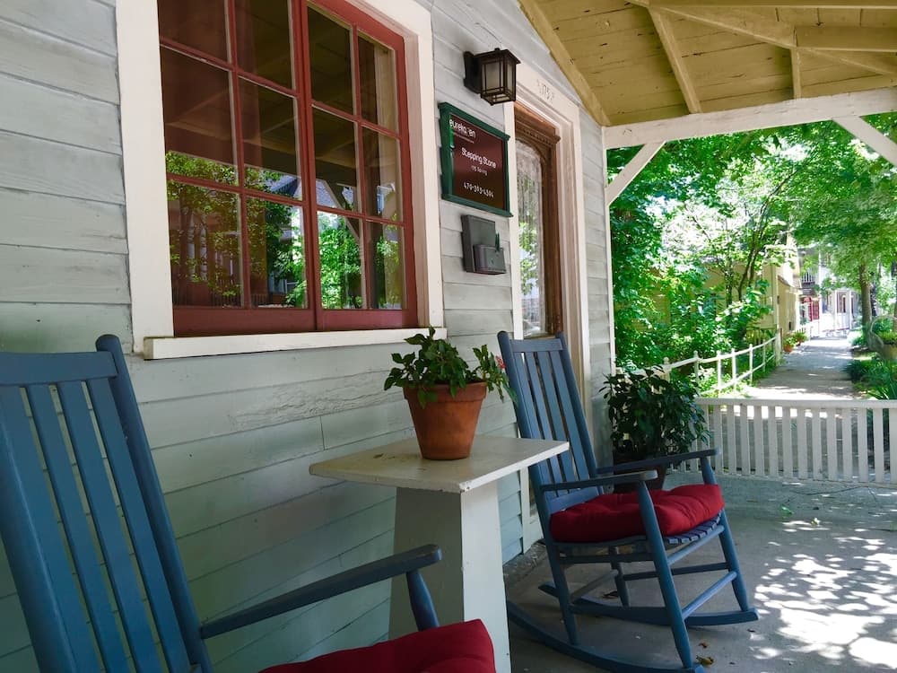 Eureka Zen Cottages interior in Eureka Springs, AR — gallery photo 2