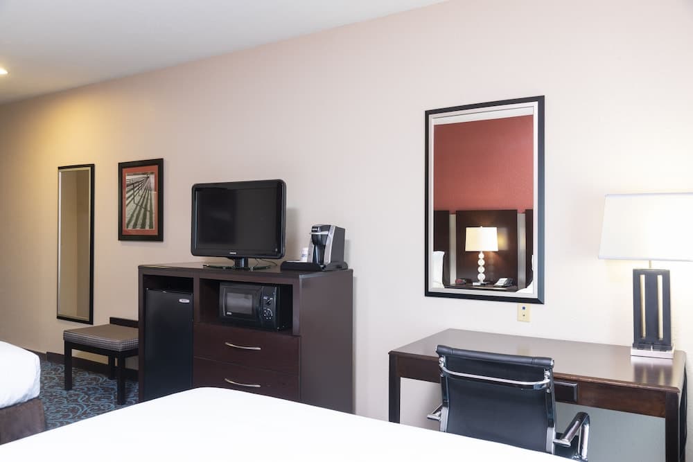 Holiday Inn Express Hotel & Suites New Philadelphia by IHG gallery photo in New Philadelphia, OH — image 34