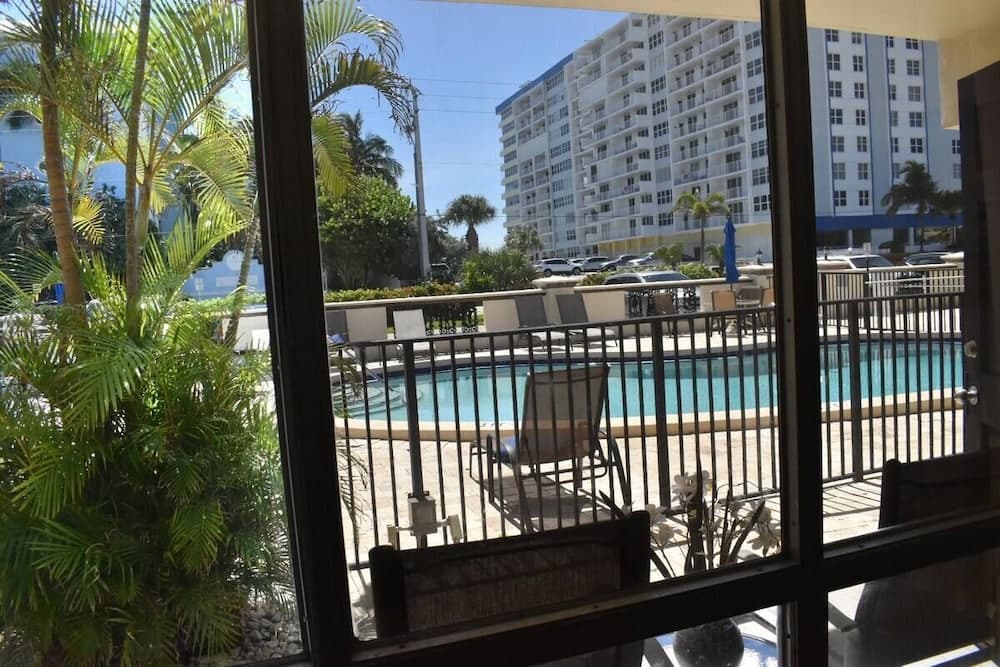 Oceans 735 interior in Deerfield Beach, FL — gallery photo 2