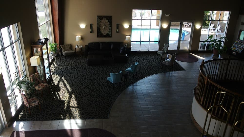 Quality Inn & Suites Carthage near Precious Moments Chapel interior in Carthage, MO — gallery photo 2