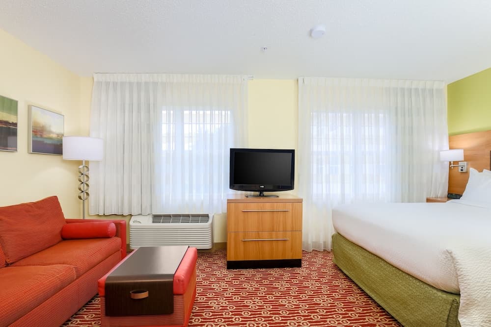 Sonesta Simply Suites Houston Brookhollow property views in Houston, TX — gallery photo 3
