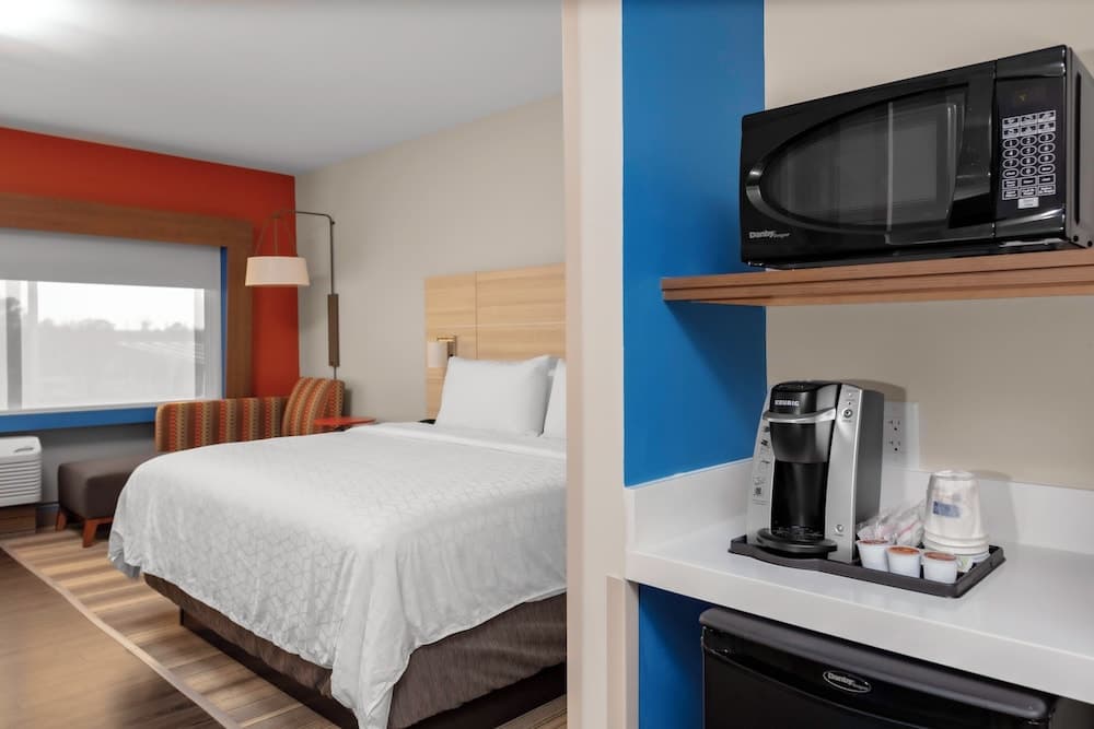 Holiday Inn Express & Suites Wilmington West - Medical Park by IHG gallery photo in Wilmington, NC — image 34