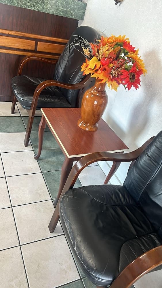 Quest Inn interior in Weatherford, TX — gallery photo 2
