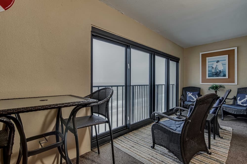 Gulf Tower 8b 2 Bedroom Condo by RedAwning property views in Gulf Shores, AL — gallery photo 3