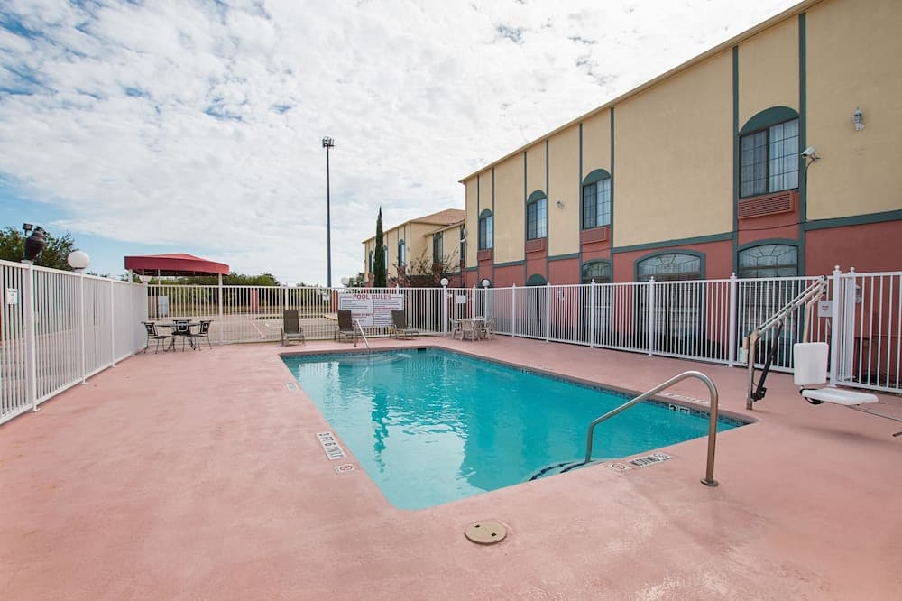 Quality Suites Temple I-35 gallery photo in Temple, TX — image 20
