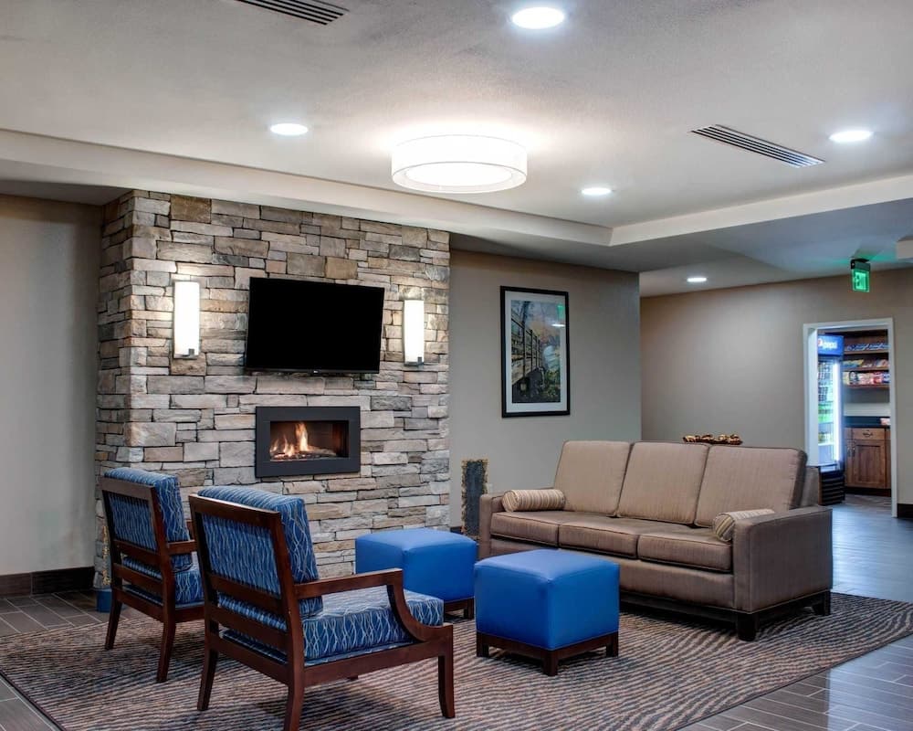 Comfort Inn & Suites Caldwell interior in Caldwell, OH — gallery photo 2