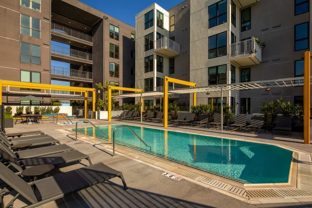 Stylish 2BR Near Dodgers Stadium by Oneluxstay property views in Los Angeles, CA — gallery photo 3