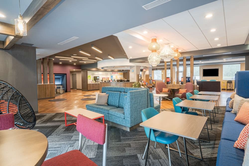 Tru by Hilton Knoxville North I75 interior in Knoxville, TN — gallery photo 2