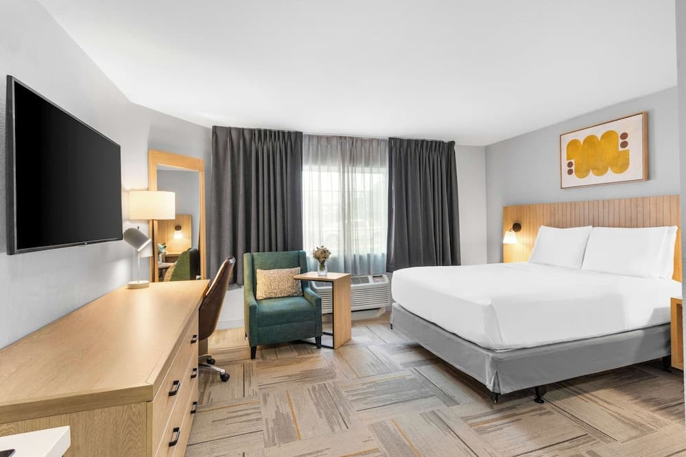 Sonesta Simply Suites Austin South featured exterior or lobby in Austin, TX — similar hotel