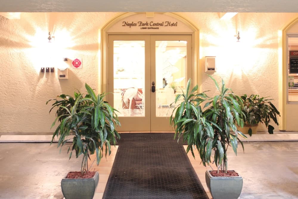 Naples Park Central Hotel gallery photo in Naples, FL — image 22
