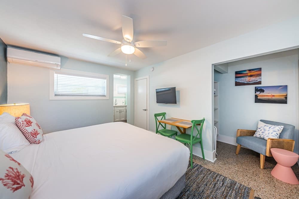 The Roth Hotel property views in Treasure Island, FL — gallery photo 3