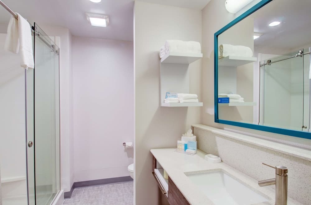 Hampton Inn & Suites Boston/Stoughton gallery photo in Stoughton — image 28