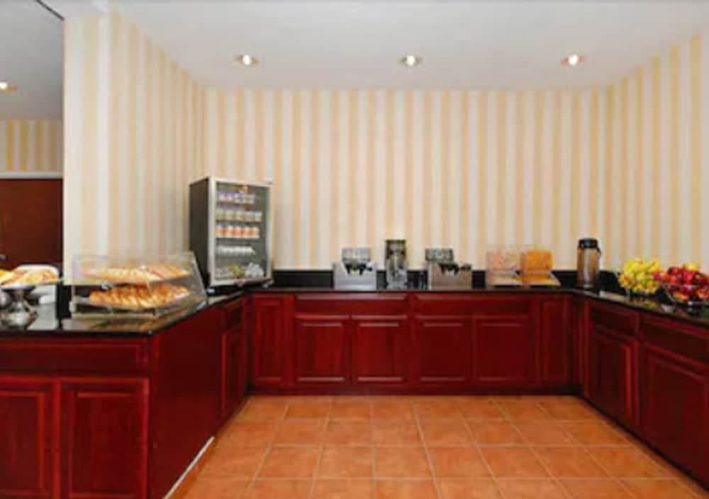 Chocolate Express Hotel & Suites Hershey property views in Hummelstown, PA — gallery photo 3