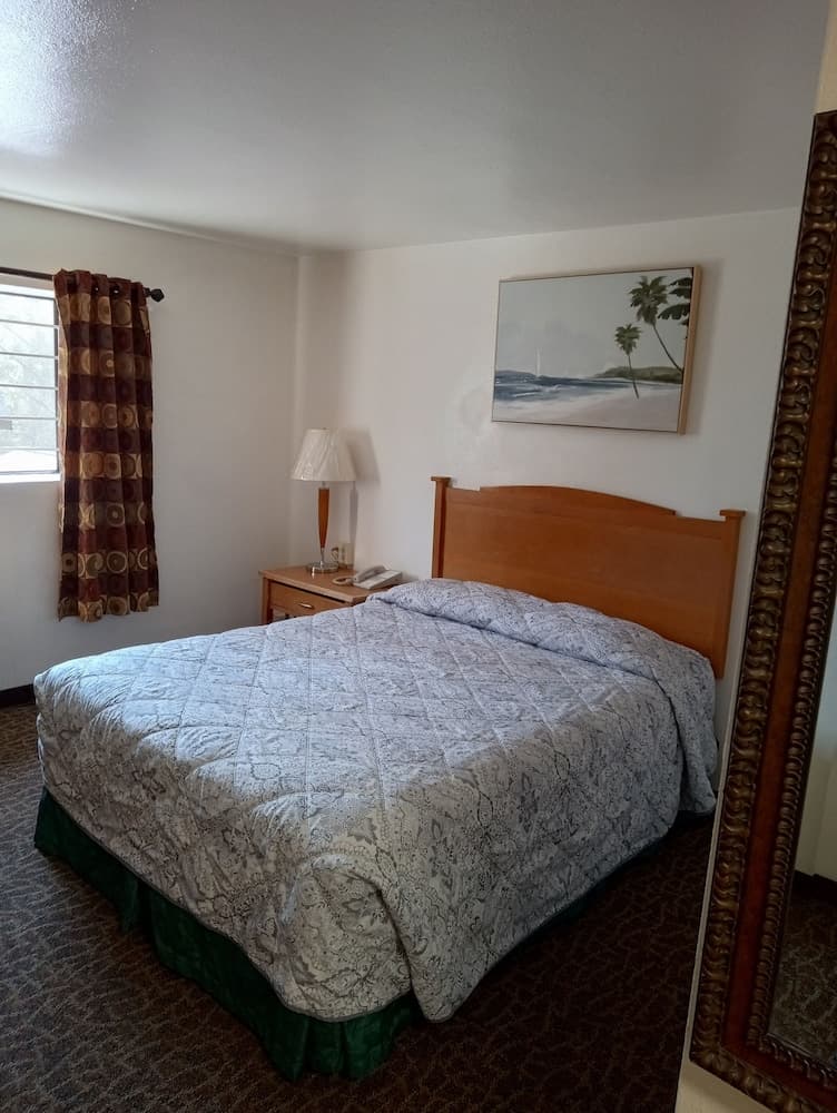 Motel Express interior in Everett, WA — gallery photo 2