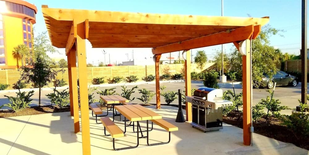 Holiday Inn Express And Suites Pasadena Houston Southeast by IHG gallery photo in Pasadena, TX — image 16