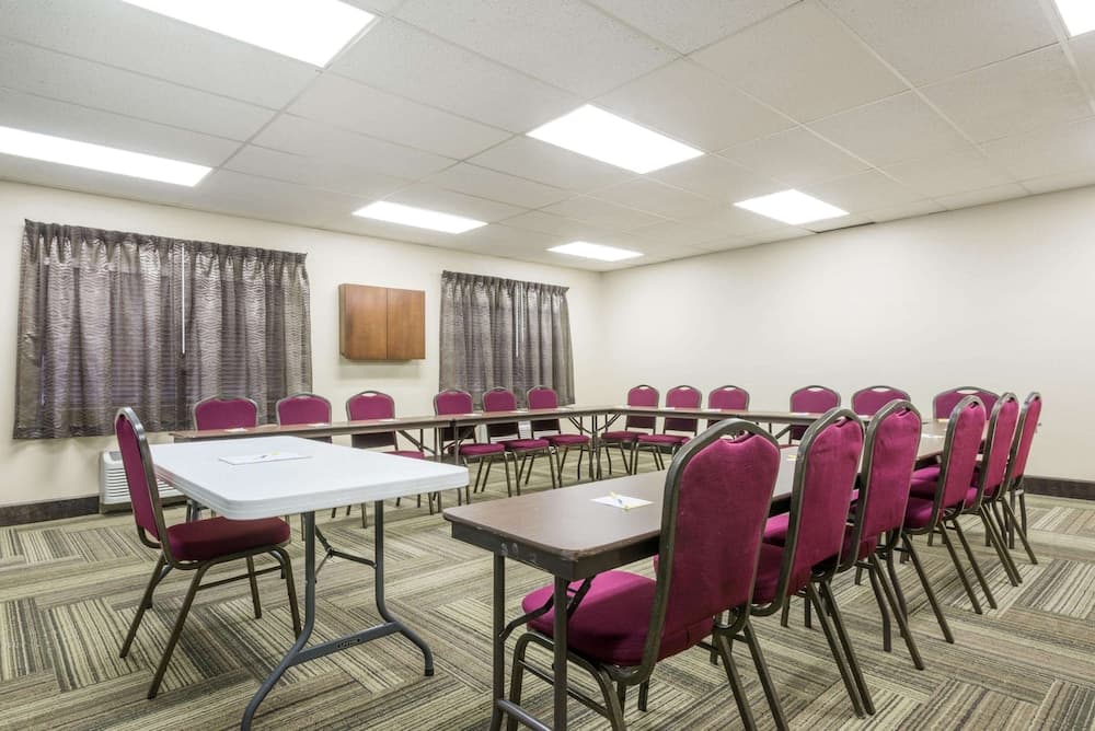 Days Inn by Wyndham Ashland gallery photo in Ashland, KY — image 27