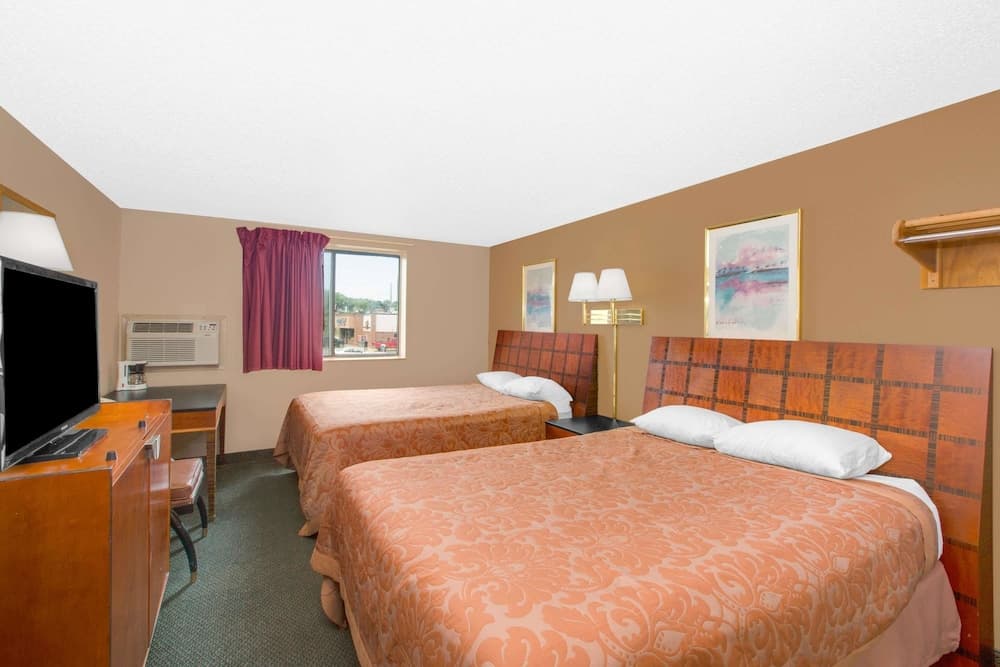 Super 8 by Wyndham Sioux City/Morningside Area property views in Sioux City, IA — gallery photo 3