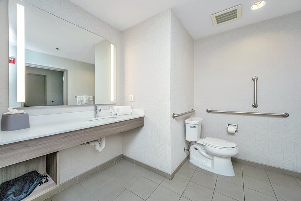 Holiday Inn Express & Suites Charleston Arpt-Conv Ctr Area gallery photo in North Charleston, SC — image 77