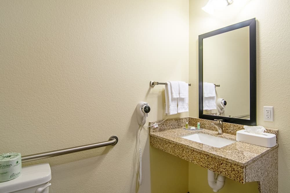 Cobblestone Inn & Suites - Vinton gallery photo in Vinton, LA — image 4