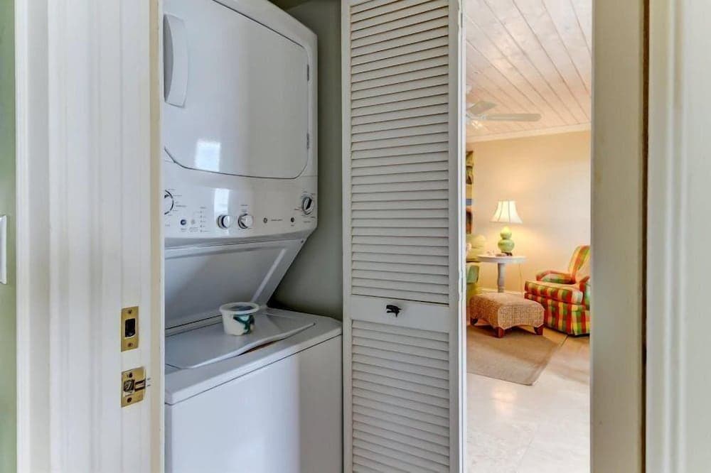 102 Sailmaker interior in Fernandina Beach, FL — gallery photo 2