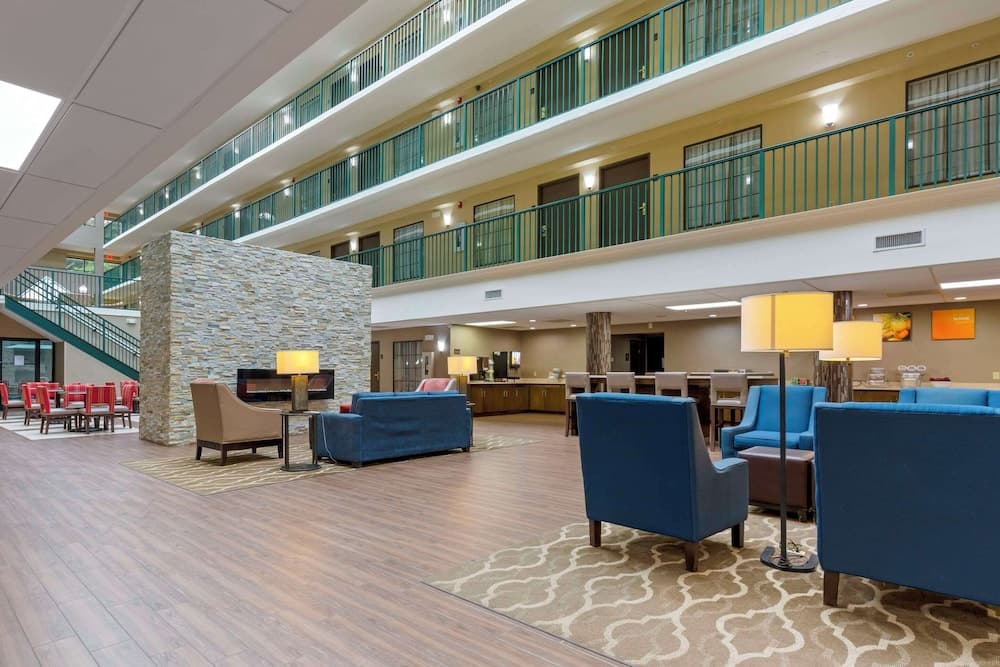 Comfort Suites Near Potomac Mills interior in Woodbridge, VA — gallery photo 2