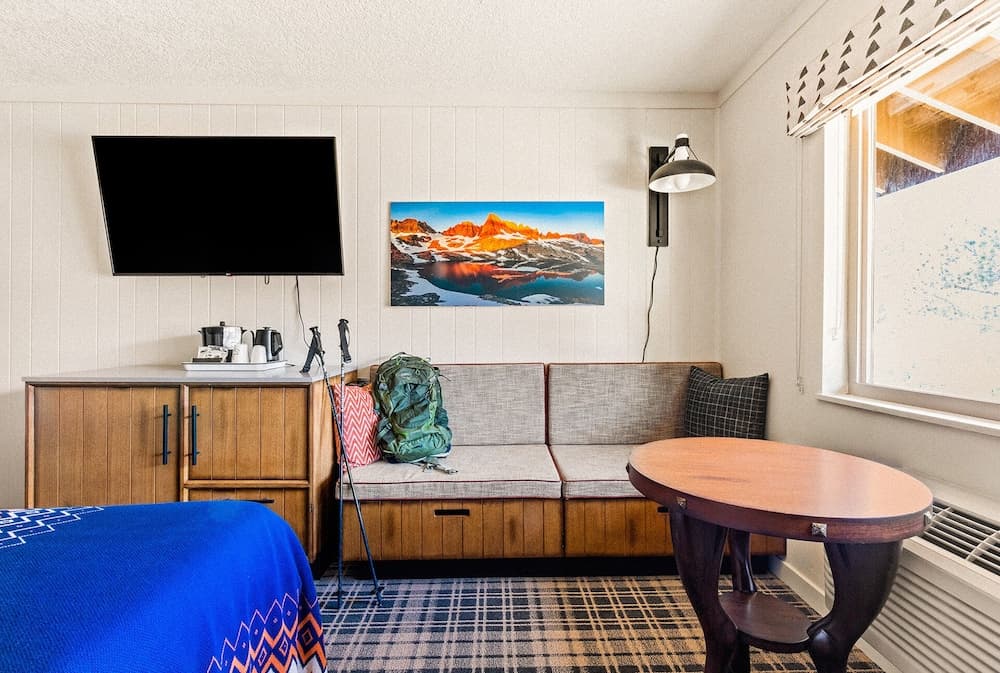 Outbound Mammoth property views in Mammoth Lakes, CA — gallery photo 3