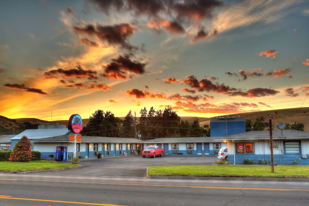 Blue Mountain Hotel featured exterior or lobby in Dayton, WA — similar hotel