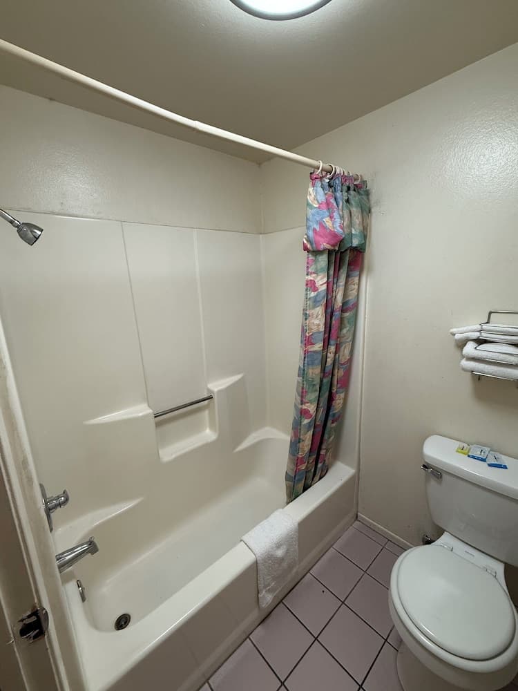 New Budget Inn gallery photo in Victorville, CA — image 9
