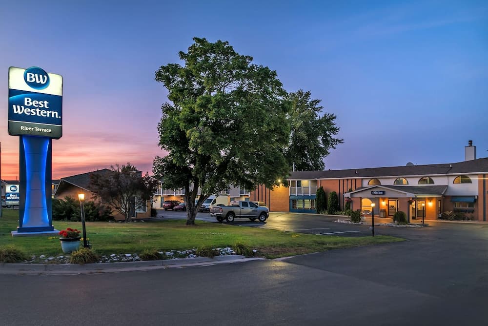 Best Western River Terrace featured exterior or lobby in Cheboygan, MI — similar hotel