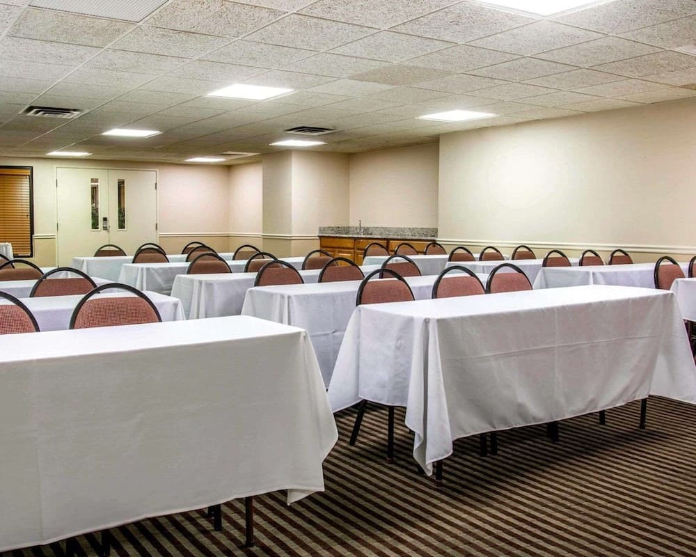 Wingate by Wyndham Livonia gallery photo in Livonia, MI — image 11