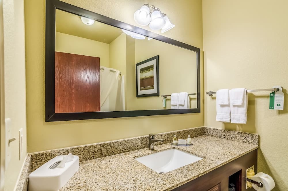 Cobblestone Inn & Suites - Vinton gallery photo in Vinton, LA — image 42