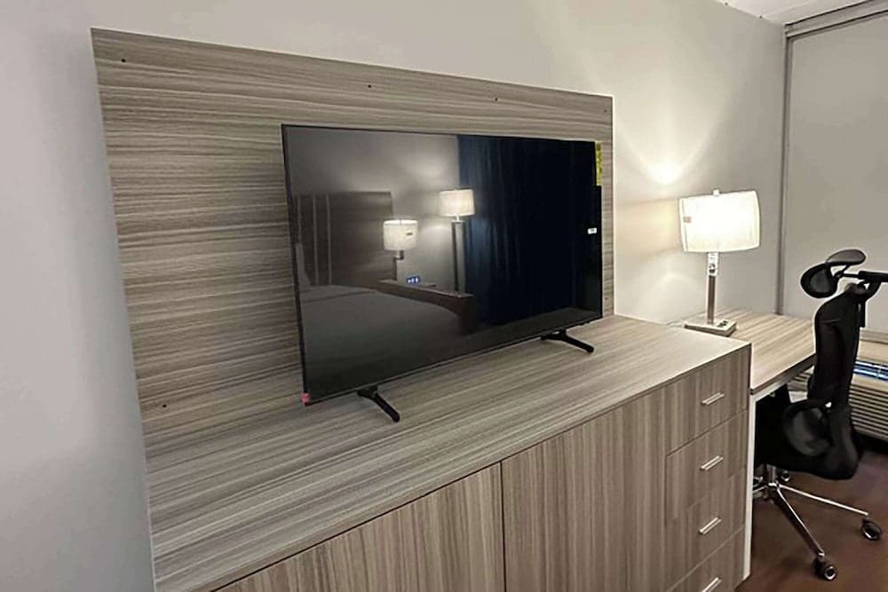 Baymont by Wyndham Milesburg interior in Howard, PA — gallery photo 2