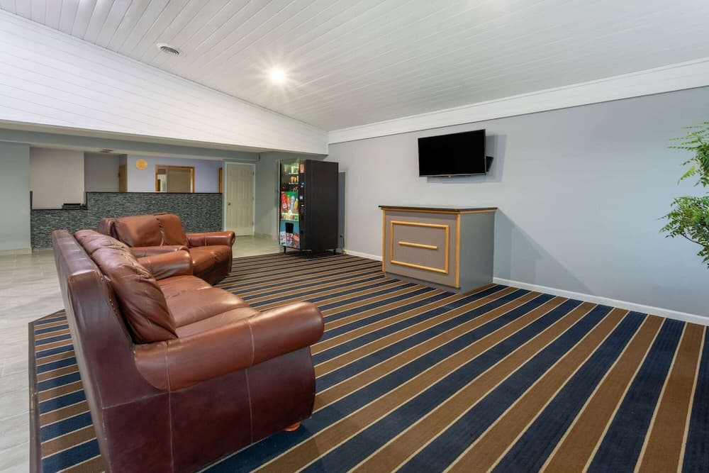 Super 8 by Wyndham Missouri Valley property views in Missouri Valley, IA — gallery photo 3