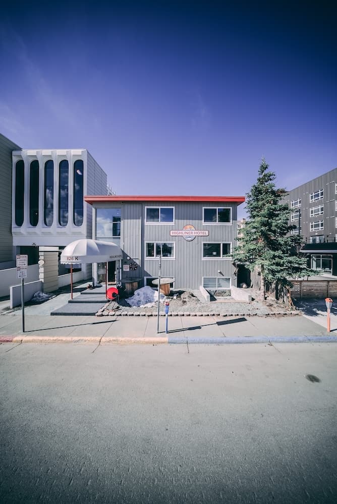 Highliner Hotel - Deluxe Double Queen with Mountain View by RedAwning featured exterior or lobby in Anchorage, AK — similar hotel