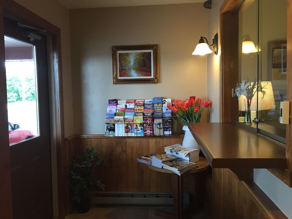 The Travelers Inn interior in Mineral Point, WI — gallery photo 2